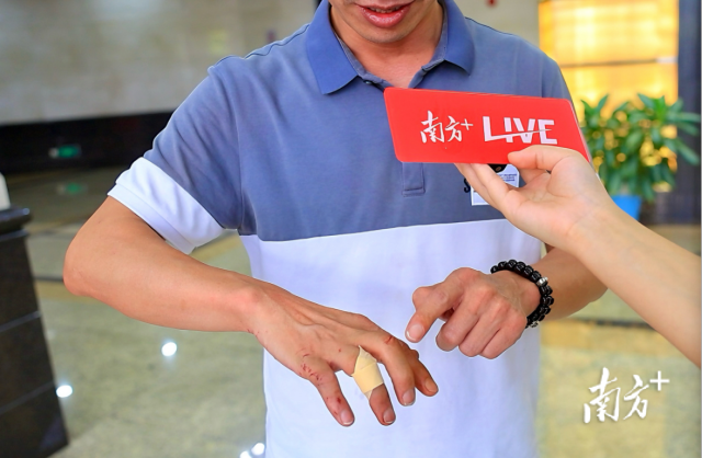 敲打車窗時，劉立傳手指受傷。他表示，最自豪的，就是把司機拉出來的那一刻。